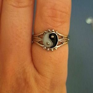 Yin and yang ring